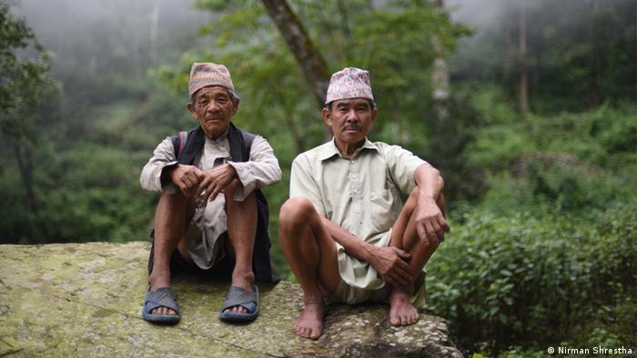 Dos agricultores en Yangshila, Nepal.