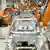 Roboter von Kuka bei der Autoproduktion bei VW (Foto: dpa)