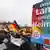 Deutschland Mainz Plakat der AfD bei Pegida Demo