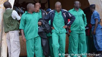 Burundi Gitega Angeklagte in grüner Kleidung