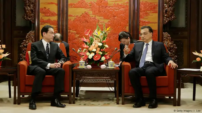 China Beijing Besuch Außenminster Japan Fumio Kishida bei Li Keqiang