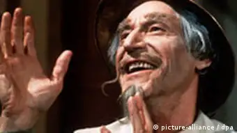 Der österreichische Schauspieler Josef Meinrad in der Rolle des Don Quichote in Der Mann von La Mancha.