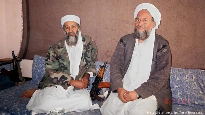 Afghanistan Osama Bin Laden und Ayman al-Zawahiri (picture-alliance/dpa/Ausaf Newspaper)