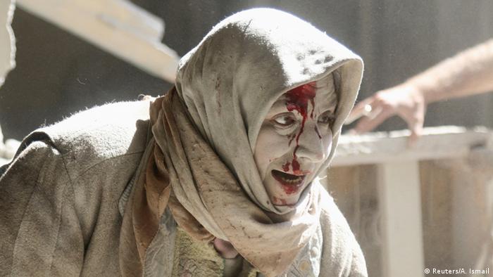Syrien Verletzte Frau nach Luftangriffen in Aleppo