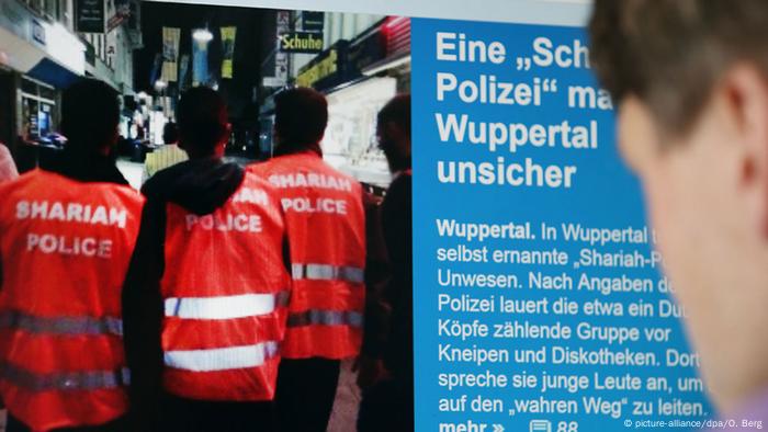 Deutschland Scharia-Polizei Wuppertal (picture-alliance/dpa/O. Berg)