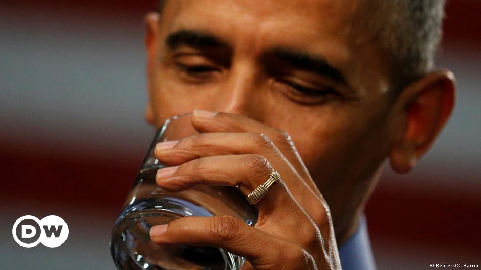 Obama drinks Flint water