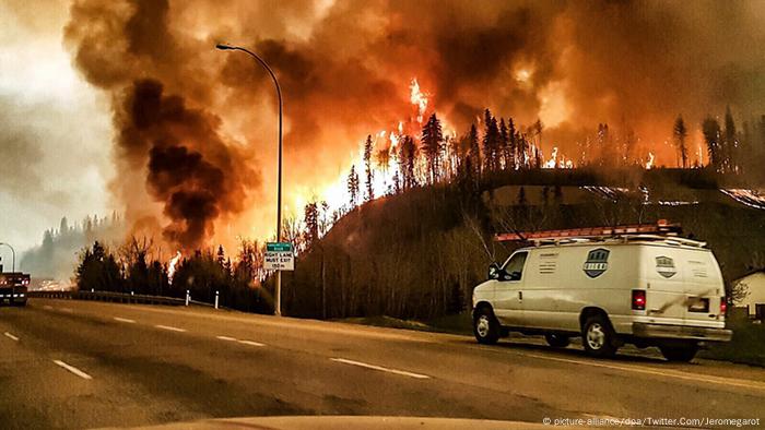 Raging Wildfire In Western Canadian Province Of Alberta Expected To Spread News Dw 05 05 2016