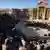 Blick auf das vollbesetzte Amphitheater in Syriens Wüstenstadt Palmyra während des Konzerts (Foto: picture-alliance/dpa/M. Voskresenskiy)