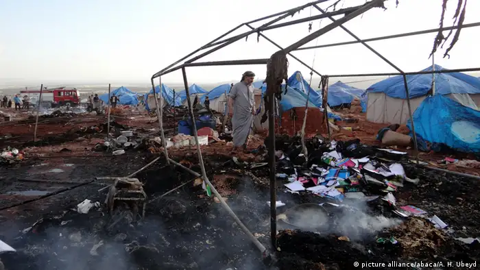 Syrien Luftangriffe auf Kamuna Flüchtlingslager nahe Sarmada