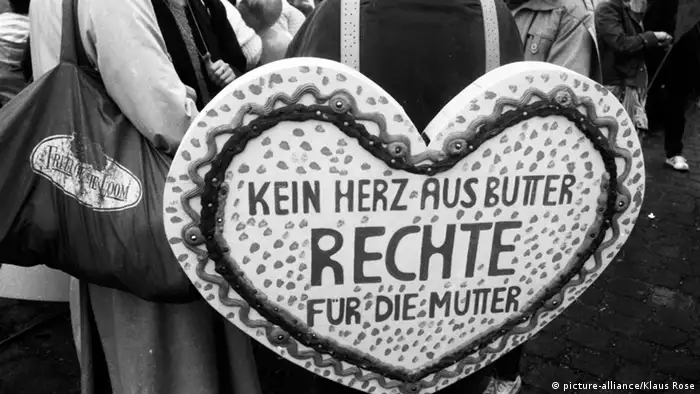 Prawdziwy sens Dnia Matki: demonstracja na rzecz praw kobiet w Dzień Matki w Niemczech w 1986 r.: „Nie serce z masła, tylko prawa dla matek”