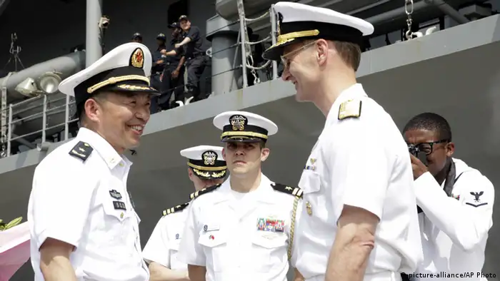 China Navy Zhi Tianlong und Joseph P. Aucoin