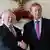 Irland Dublin Enda Kenny erhält Siegel des Taoiseach und das Siegel der Regierung zur gewonnenen Wahl. Er schüttelt die Hände mit Präsident Michael Higgins. (Foto: picture-alliance/empics/B. Lawless)