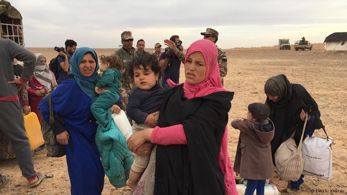Frauen und Kinder im Flüchtlingslager nahe Hadalat/Jordanien (Foto: DW/T. Krämer)