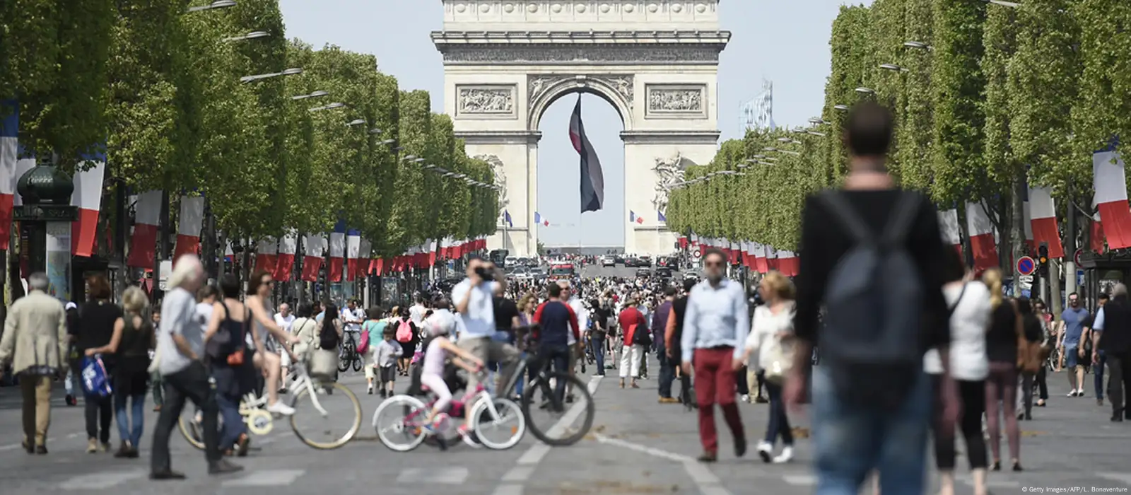 The Champs-Elysées reserved for pedestrians on Sunday, November 5