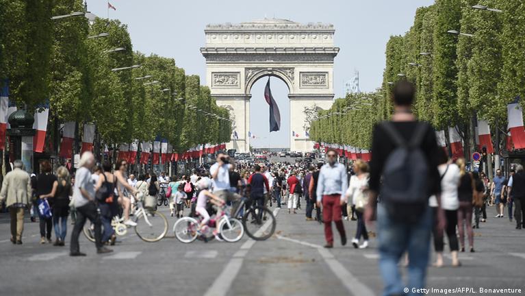 The Champs-Elysées as a pedestrian zone