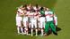 Spieler des VfB-Stuttgart bilden Kreis (Foto: picture alliance/dpa/R. Rudel Spieler des VfB-Stuttgart bilden Kreis (Foto: picture alliance/dpa/R. Rudel