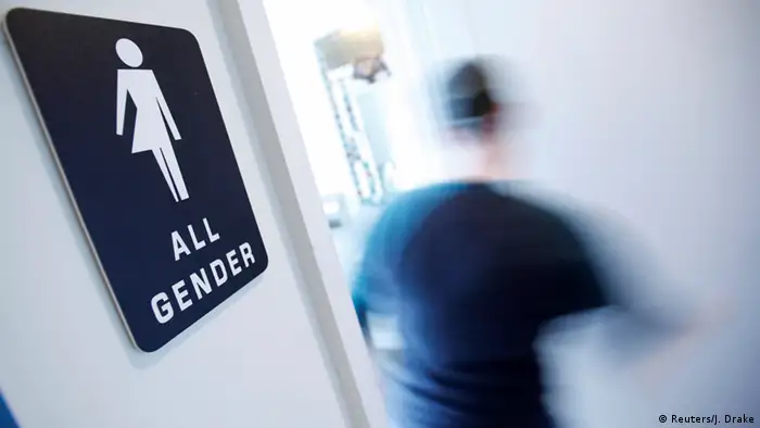 Öffentliche Toilette in North Carolina - Schild All Gender (Foto: Reuters)