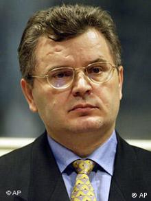 Babic.jpg ** FILE ** Former Croatian Serb leader Milan Babic is seen during his initial appearance at the U.N. war crimes tribunal in the Hague, the Netherlands, in this Nov. 26, 2003, file photo. Babic was found dead Sunday evening, March 5, 2006 in his prison cell at the U.N. detention center in Scheveningen, the Netherlands, the U. N. tribunal said Monday, March 6, 2006. He committed suicide in prison where he was serving a 13-year prison sentence. (AP Photos/Michael Kooren/Pool)