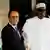 Buhari (r.) begrüßt Hollande in Abuja (Foto: Reuters)