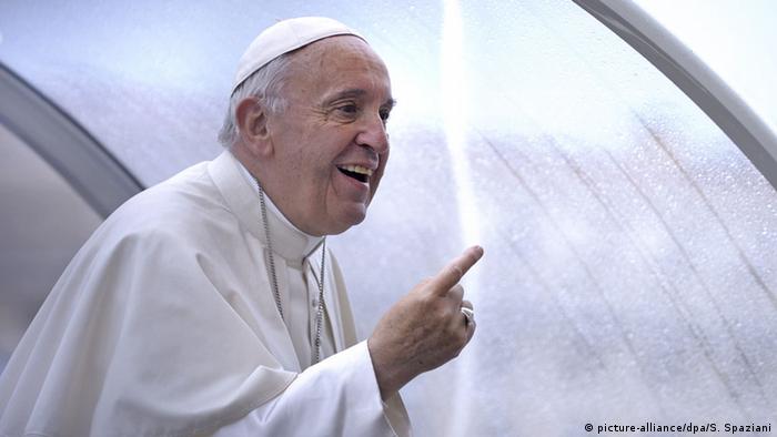 Vatikan Papst Franziskus hält Pfingsrede vor dem Petersdom
