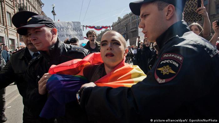 Festnahme Gay Aktivist in Sankt Petersburg (Foto: DPA)