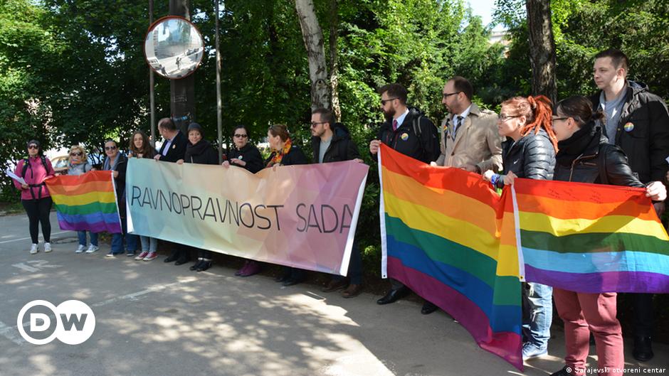 Bosnians march in first gay pride under tight police protection
