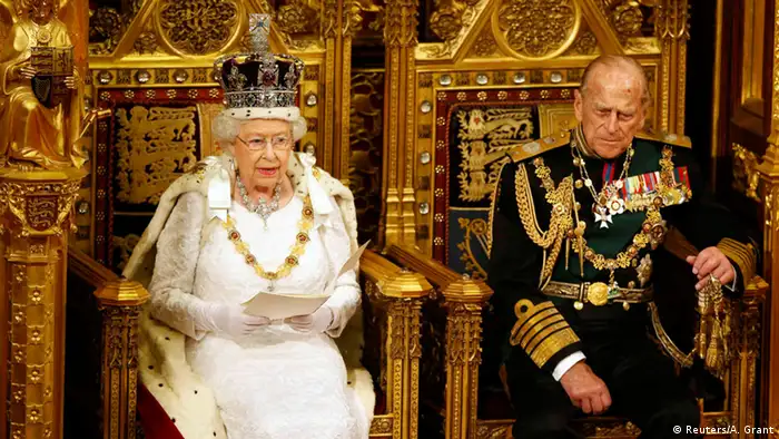  Königin Elizabeth II. und Prinz Philip bei der traditionellen Thronrede imbritischen Parlament (Reuters/A. Grant)