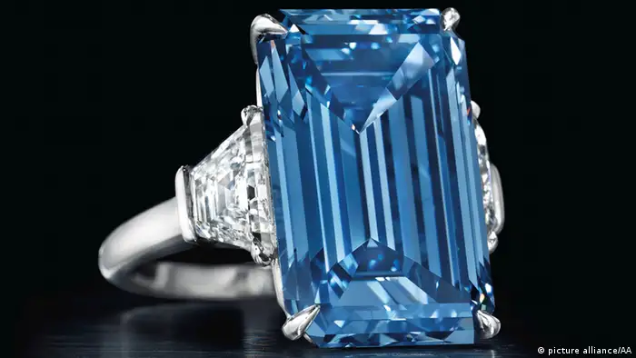 Schweiz Diamant Oppenheimer Blue in Genf (picture alliance/AA)