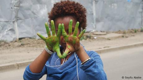 Äthiopien Traditionelle Bilder auf Betonpfeilern am Straßenrand in Addis Abeba