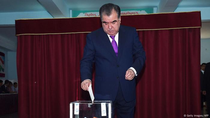 Emomali Ramon votes in the constitutional referendum, 2016