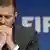 Markus Kattner vor dem FIFA-Logo im Porträt (Foto: picture alliance/dpa/W. Bieri)