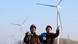 China Tianchang Arbeiter vor Windkraftanlagen China Tianchang Arbeiter vor Windkraftanlagen