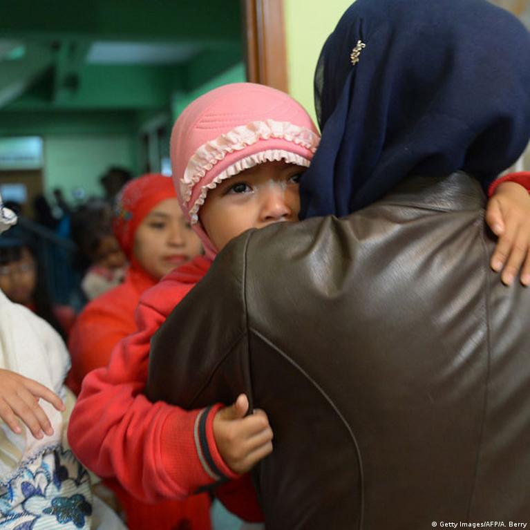 25 santimetr uzunlikdagi qattiq jinsiy olatni