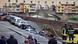 Autos in einem Erdloch, im Hintergrund die Ponte Vecchio (Foto: Imago) Autos in einem Erdloch, im Hintergrund die Ponte Vecchio (Foto: Imago)