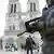 Soldat vor der Kathedrale Notre Dame in Paris (Foto: dpa)