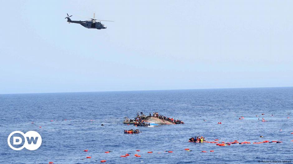 Dozens drown in new migrant boat disaster – DW – 05/27/2016