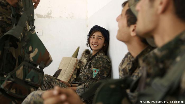 Syrien Provinz Rakka YPG-Kämpfer