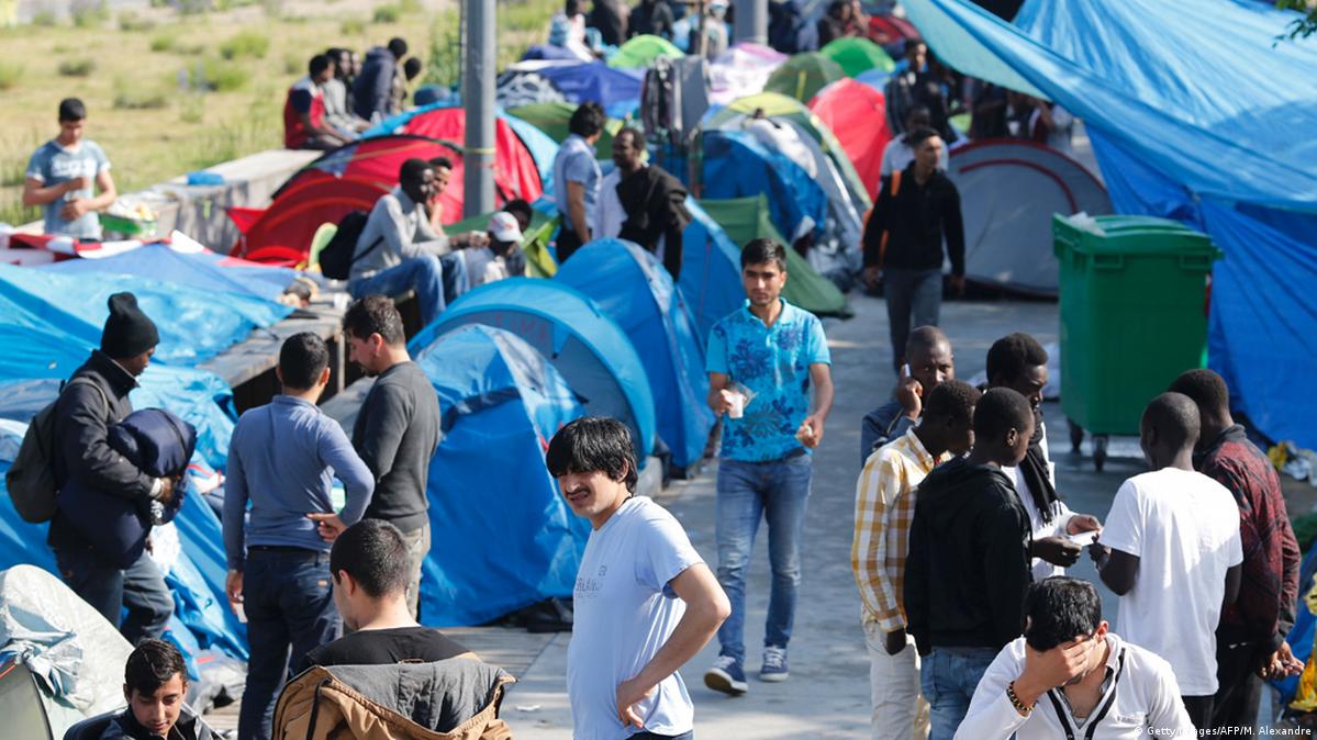 Paris to get first refugee shelter