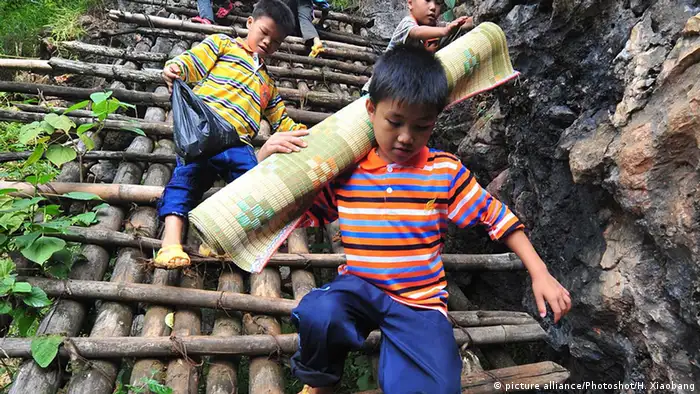 Gefährliche Schulwege in China Dorf Nongyong