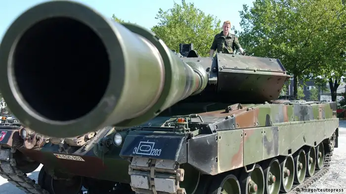 Kampfpanzer vom Typ Leopard 2 (Imago/teutopress)