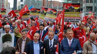 Выходцы из Турции в Берлине протестуют против решения бундестага признать резню армян геноцидом, 2016 год