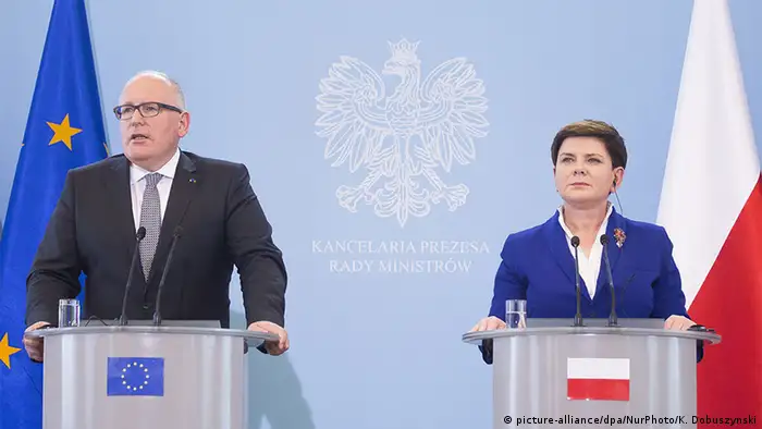 Polen EU-Kommissar Frans Timmermans trifft Polens Premierministerin Beata Szydlo in Warschau