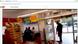 Schwarz gekleidete Männer greifen Asylbewerber im Supermarkt an (Quelle: Youtube) Schwarz gekleidete Männer greifen Asylbewerber im Supermarkt an (Quelle: Youtube)