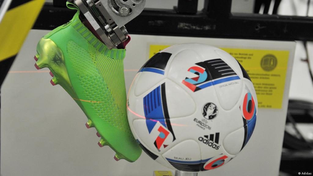 Otoño Ídolo Posteridad Un balón de fútbol es un producto de alta tecnología | Deportes | DW |  04.06.2016