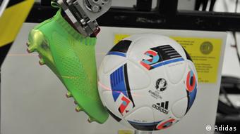 Фурбольный мяч фирмы Adidas