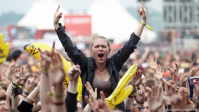 Fans at Germany's rock festivals prepare for muddy gigs amid storm warnings  | News | DW 