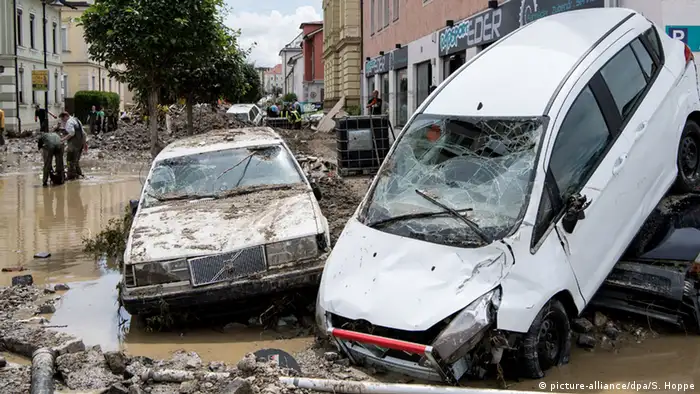 Deutschland Zerstörung nach Hochwasser Bayern