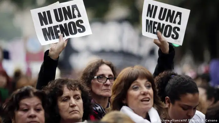 Argentinien Protest gegen häusliche Gewalt (picture-alliance/AP Photo/V. R. Caivano)