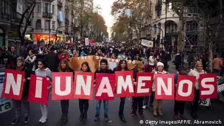 Protestas contra la violencia contra las mujeres en Argentina.