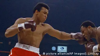 USA Boxer Muhammad Ali kämpft gegen Joe Frazier in New York